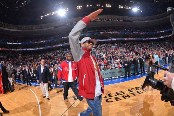 NBA：詹姆斯30+10+8 湖人险胜灰熊（NBA-詹姆斯砍30+10+8，湖人惊险击退灰熊）