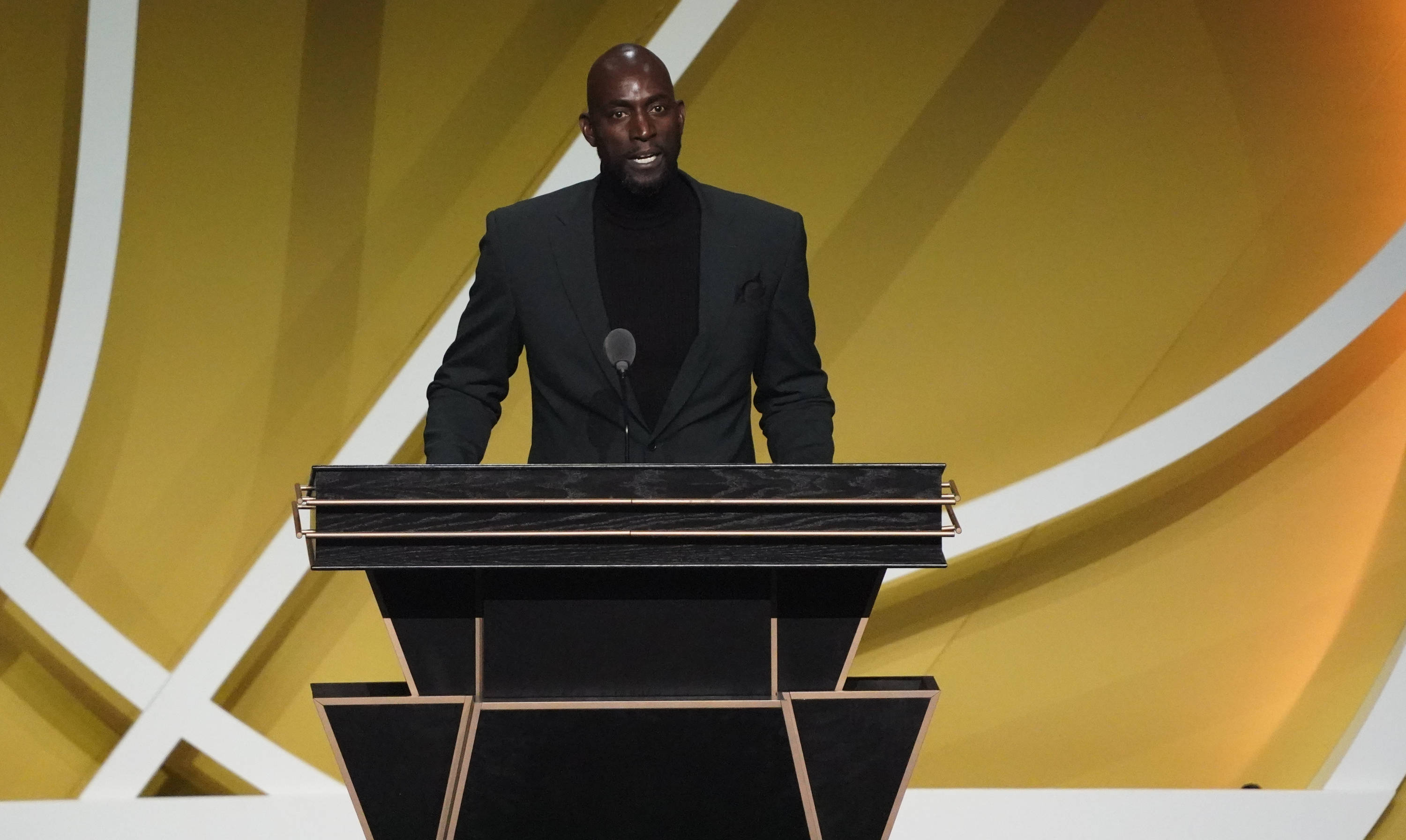 维斯塔潘和诺里斯黄胎起步，皮亚斯特里使用硬胎起步（维斯塔潘与诺里斯黄胎起步，皮亚斯特里硬胎出发）